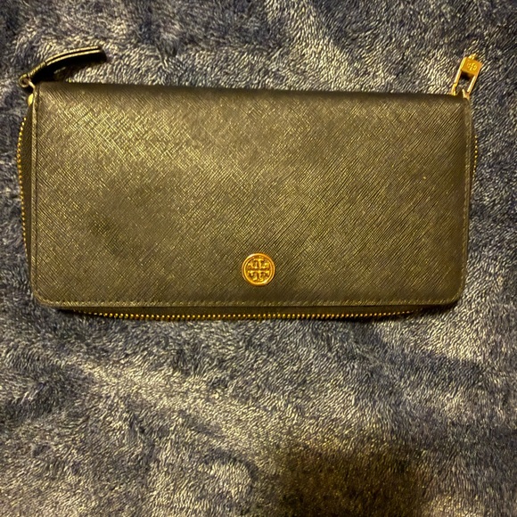 Tory Burch (Collection-Robinson) Black wallet with gold-tone hardware - Picture 3 of 7